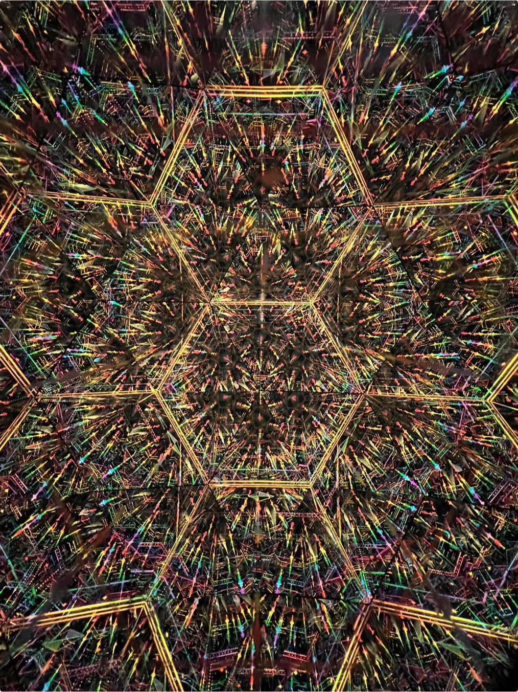 Doling out a strong set of visuals with this Bipyrimid Star Budderscope! Just finished this one up today! Hope you enjoy! #kaleidoscope #budderscopes #glassart #fractals 