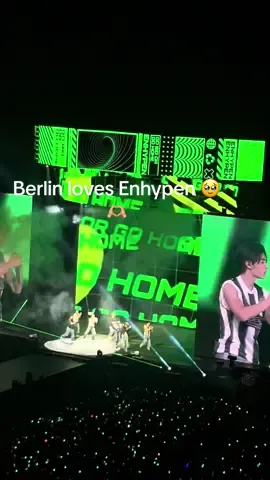 Liegt Heaven and a so many Voice cracks plus a tinitus but still omg i cant belive it i just breathed the same air as Enhypen 😭😭#berlin #konzert #enhypen #kpop #fan 