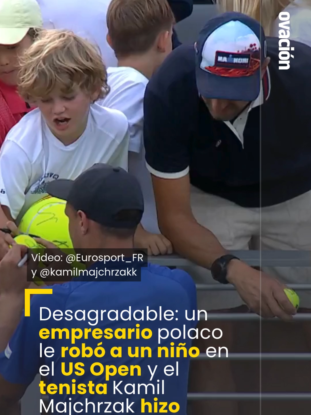 Este fin de semana Kamil Majchrzak tuvo que abandonar en su partido frente a Leandro Riedi por la tercera ronda del US Open, pero el tenista polaco aún así fue a firmar autógrafos a los fanáticos y fue el partícipe de un episodio que incluyó una desagradable actitud de un adulto hacia un niño- Mientras el tenista estaba concentrado firmando autógrafos decidió regalarle su gorra a un niño y, atendiendo al resto de sus fanáticos, no se dio cuenta que un hombre se la quita de sus manos y la guarda en el bolso de su esposa ante la desazón del chico.  El video de lo ocurrido se viralizó y los internautas rápidamente dieron con la identidad del hombre implicado. Se trataba de Piotr Szczerek, un empresario multimillonario de Polonia. Luego de lo ocurrido y de que las imágenes recorrieran las redes sociales Szczerek hizo un descargo en redes sociales, pero estuvo lejos de pedir disculpas o devolverle la gorra al niño: 