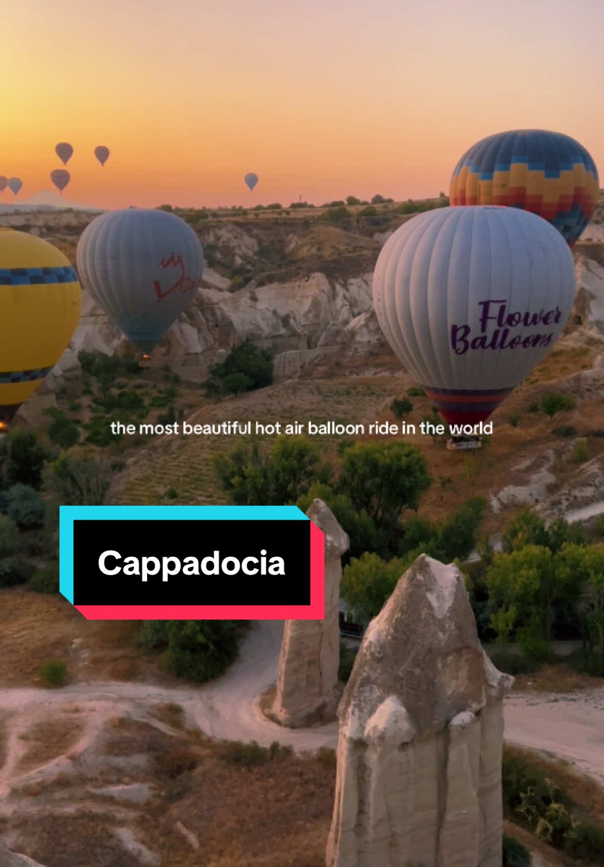 Cappadocia, Turkey feels like another world 🎈 • #travel #traveltiktok #traveltok #cappadocia #turkey #turkey🇹🇷 #turkiye #cappadociaturkey #hotairballoon 
