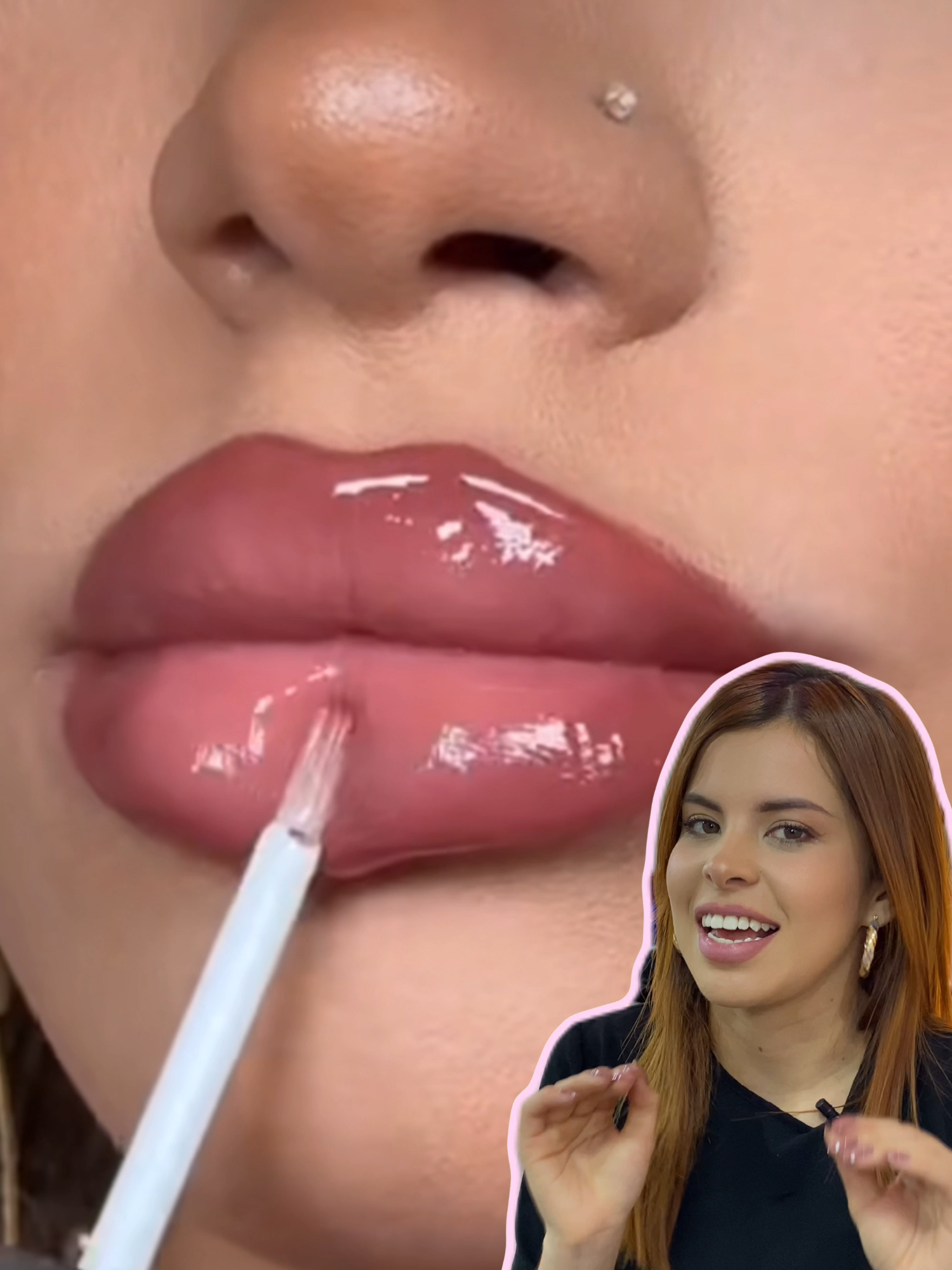 💋 ¡TENDENCIA ALERT! 💋 Vimos esta técnica de labios viral y dijimos: tenemos que probarla YA 😱 Y obvio, usamos nuestros productos de alta rotación que también puedes tener en tu negocio 😍 ¿La probarías tú también?👇 📍Medellín: C.C. Los Marinillos, Local 302 📍Bogotá: Av. Jiménez #8a-70 #TendenciaLabios #LabiosVirales #MaquillajeMayorista #LCBeautyColombia #CosméticosAlPorMayor