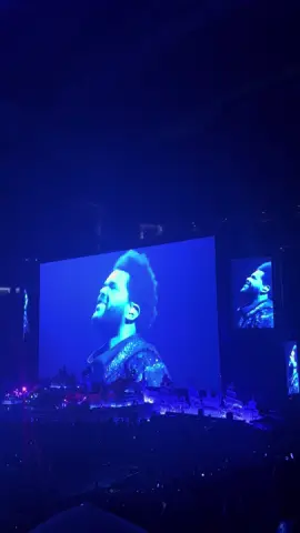 He’s holding back…@The Weeknd #afterhourstildawnstadiumtour #theweeknd 