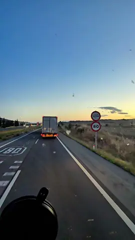 Para casa el Ruby va solo, se sabe el camino ya. Buenas ruta a todos compañeros 🏡🐾🛣️ #Camino #ruta  #camionera #camioneros 