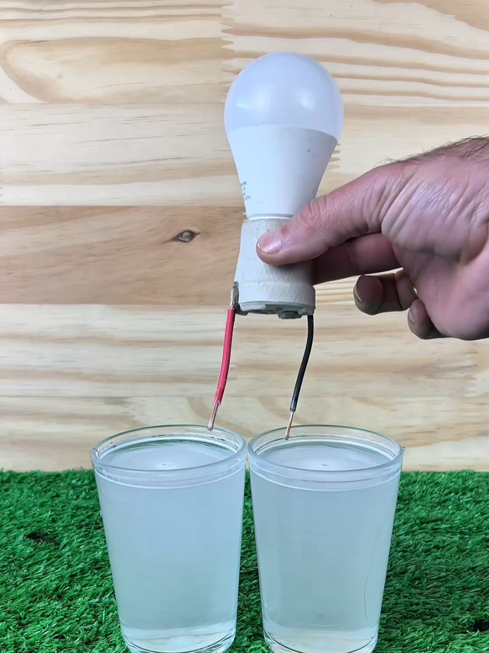 The saltwater lamp trick you won’t believe Light from the simplest source #CaliGarage #SaltwaterLamp #DIYGenius 