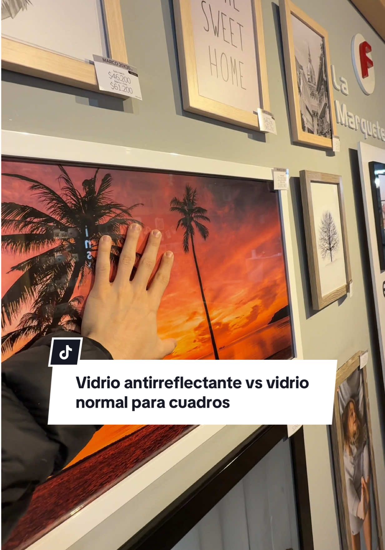 Les muestro la diferencia entre el vidrio antirreflectante y el vidrio normal. Esto les ayuda a escoger los mejores Marcos #photography #portaretrato #marco #decoracion #elmandelasfotoss 