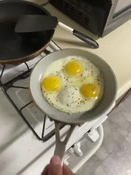 587 #3eggsinapan 