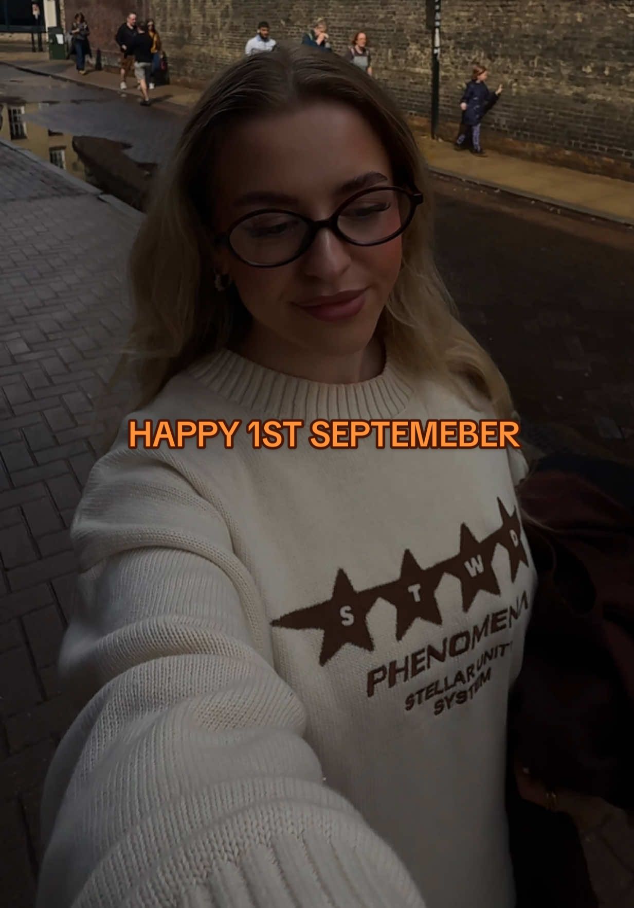 Happy 1st September to those that celebrate!  #september1st #autumnaesthetic #gilmoregirls #cosyseason #autumn2025 