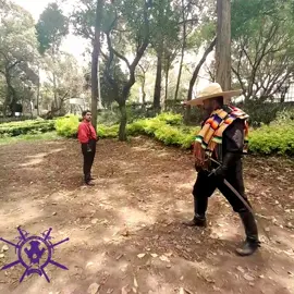 🇲🇽🇲🇽🇲🇽 ¡¡¡Ya es Septiembre!!!🇲🇽🇲🇽🇲🇽 La Esgrima de Duelo es un arte marcial y no un deporte centrado en el uso y dominio de las armas blancas en combate singular para la resolución honrosa de un conflicto.  La Esgrima de Duelo es el arte marcial de donde surgen las demas esgrimas, como la clásica, la deportiva y la histórica.  A diferencia de sus contrapartes deportivas y como en otras artes marciales como el kenjutsu, la seguridad y eficacia del practicante dependen más de su habilidad y precisión que de algun equipo de protección o puntajes deportivos; siendo este arte marcial occidental más apegado a la realidad existente. La Esgrima de Duelo, a menudo vista como un eco de tiempos pasados, es una disciplina que enfatiza la habilidad personal y la maestría en el manejo de armas blancas. A diferencia de la esgrima deportiva, que se rige por puntos y equipamiento protector, la Esgrima de Duelo se centra en la precisión, el control y la efectividad real en combate. En la Esgrima de Duelo, cada movimiento y decisión tiene un peso significativo, ya que no hay segundas oportunidades en un enfrentamiento real. Esto refleja la seriedad con la que los practicantes deben abordar su entrenamiento, buscando no solo la destreza física sino también una aguda conciencia situacional. Al igual que el kenjutsu japonés, la Esgrima de Duelo requiere un compromiso con la técnica y la estrategia. Ambos artes marciales comparten la filosofía de que la verdadera protección proviene de la habilidad y no de la armadura. En el kenjutsu, la conexión con la espada y la mente es fundamental, y esta misma conexión se refleja en la Esgrima de Duelo, donde la espada se convierte en una extensión del cuerpo y la voluntad del esgrimista. A pesar de su naturaleza tradicional, la Esgrima de Duelo ha encontrado un lugar en la sociedad contemporánea. Organizaciones como la Asociación Mexicana de Esgrima Antigua⁶ mantienen viva la práctica, ofreciendo un espacio para aquellos interesados en explorar este arte marcial con raíces históricas profundas. La Esgrima de Duelo es más que un conjunto de técnicas; es una conexión con la historia, un compromiso con la autenticidad y una búsqueda constante de la perfección en el arte del combate. Para el practicante moderno, ofrece una forma única de entender el conflicto y la resolución, manteniendo vivo el espíritu de los duelos de honor del pasado. Asociación Mexicana de Esgrima Antigua #asociacionmexicanadeesgrimaantigua #esgrimadeduelo #esgrimamexico #esgrimaantigua #esgrimahistorica 