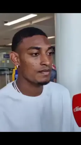 Joseph Rosales ya está en el país, listo para sumarse a la concentración de la Selección de Honduras.  De paso, aprovechó para hablar de su momento futbolístico y la oferta que hubo para jugar en México. #motagua #josephrosales #selecciondehonduras #ciclonazul #motagua🦅💙 
