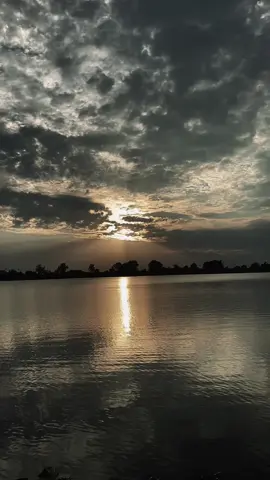 Like why ? #fypシ #fypシ゚viral #missouri #lake 