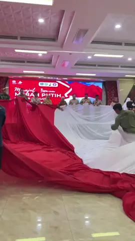 Benderaku merah putih, Bontang kotaku, Indonesia tanah airku. Mari kita bangun dan jaga kota Bontang yang sudah kita bangun bersama.