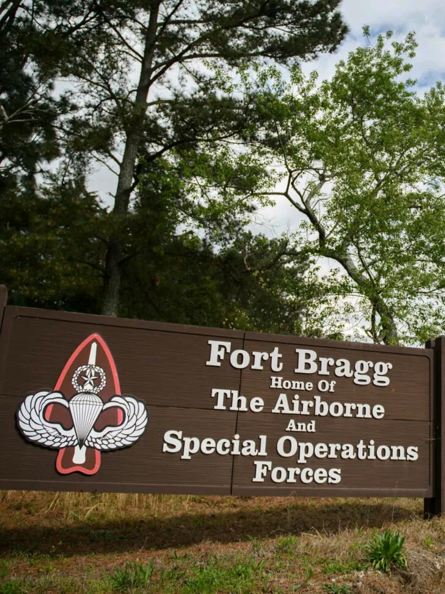 «¡Hipocresía estadounidense!» Washington señala a otros como narcoestado mientras su base militar Fort Bragg se inunda en drogas #eeuu #fortbragg #mundo #virap Maduro Says Rubio Is Trying to Stain Trump’s Hands With Blood https://www.bloomberg.com/news/articles/2025-09-01/maduro-says-rubio-is-trying-to-stain-trump-s-hands-with-blood https://venezuela-news.com/hipocresia-estadounidense-washington-senala-a-otros-como-narcoestado-mientras-su-base-militar-fort-bragg-se-inunda-en-drogas/