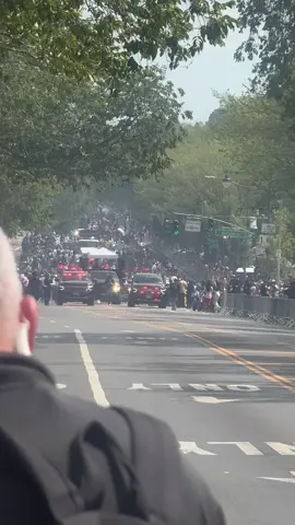 🚓 + 🚁 #nyc #easternparkway #labordayweekend #westindianparade