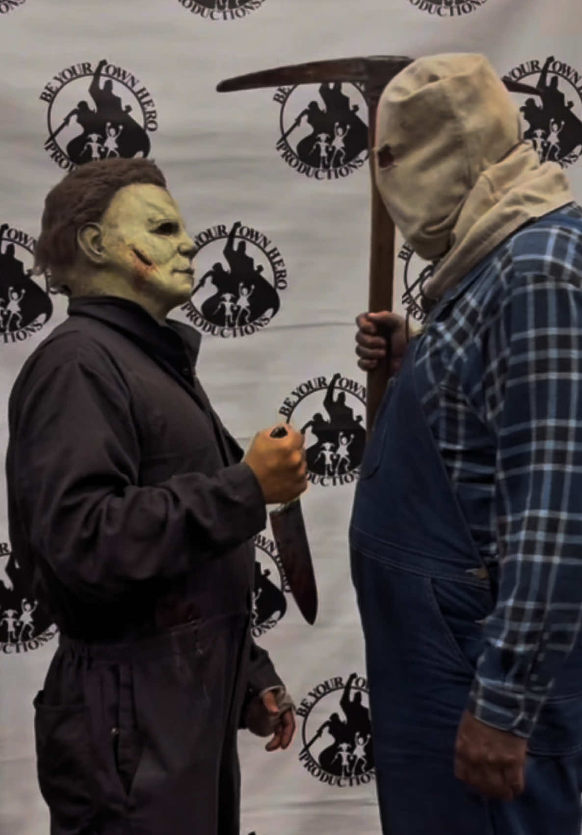 Michael myers vs Jason voorhees 🔪🎃 #michaelmyers #fyp #creepy #spookyseason #jasonvorhees 