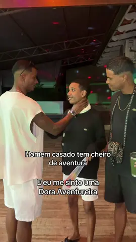 o leque sincronizado com a música kkkkkkkkk