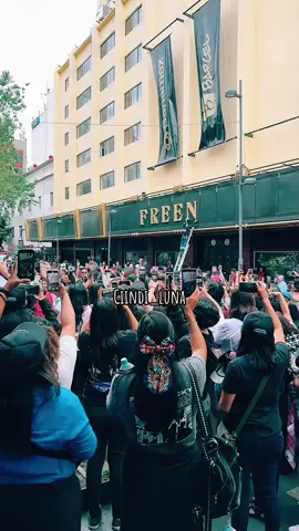 El momento exacto en que el nombre de Freen queda colocado en el teatro metropolitan, con Mariachi en vivo de fondo 🥹😍 #tiktoklive #freensarocha #freenbecky #fyp #paratiiiiiiiiiiiiiiiiiiiiiiiiiiiiiii 