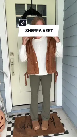 Sherpa vest = instant fall upgrade #sherpavest #falloutfitinspo #leggingsoutfit @TanmingFashion 
