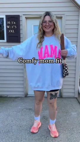 This puffy letter Mama sweatshirt is so cute and comfy! It would be the perfect gift for all the mamas in your life! #giftsforher @United Monograms 