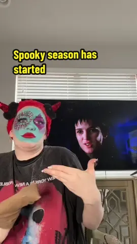 I can’t wait to get started on costumes again #halloween2025 #spookyseason #beetlejuice #halloweenmakeup #missargentina beginning video @Holly Murray Makeup 
