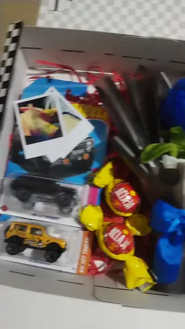 Mi box tulipan tan especial como lo eres tú para él 💙 #hotwheels #foryou #fyp #box #detallespersonalizados 