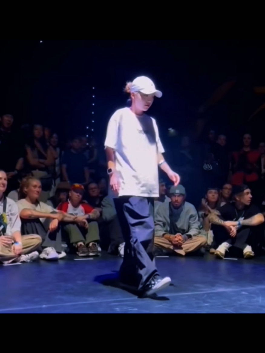 Fiiiire guys 🔥 #breakdancer #breakdance #dance #dancer #jabbawockeez 