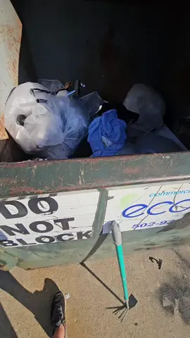 Should this be illegal 🤔 I think so!! #fyp #viral #dumpsterdiving 