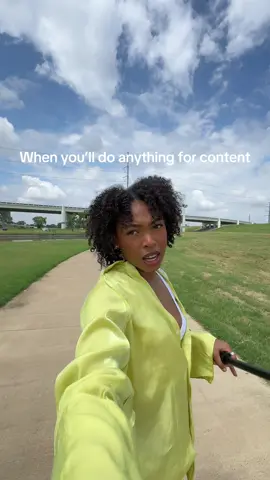 YALL HEAR THESE BUGS?! I gotta get it done for the content . Was out here all of 5 mins😭 #naturalhairstyles #naturalhairtiktok #naturalhaircare 