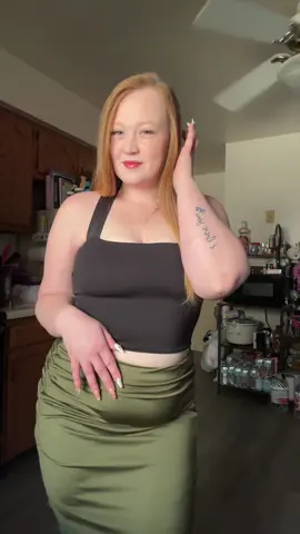 #skirt #skirtoutfits #green #redhead #curvy 