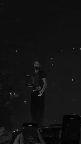 can i show my love for you?💫#drake #drakeconcert #drakemilano 