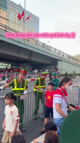 Ơ kìa cái nét ng ta đang làm việc nhé. Matcha latte dịu qá trời dịu 🌤️ #a80 #vietnam #tetdoclap #chucongan #anhcongan 