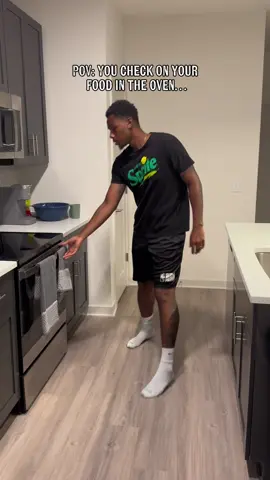 That heat is no joke😆🤣 #cooking #heat #oven #funny #foryou 