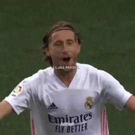 Croatian Maestro – When football becomes art 🪄✨ || #Modric  #RealMadrid #FootballTiktok #FYP  #FootballArt 