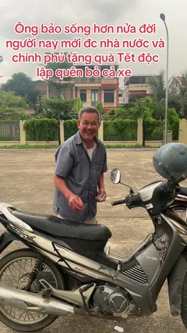Người dân hâm hoan đc nhận quà của chính phủ nhà nước ăn Tết độc lập mừng quá quên cả xe #xuhuong #theanh28 #thamvip #chatoi #doclap 