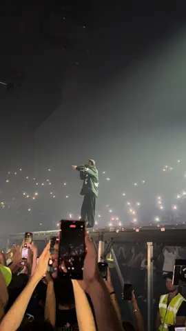 “Pezzo di merda” in Milan #drake #fyp #milan #europe 
