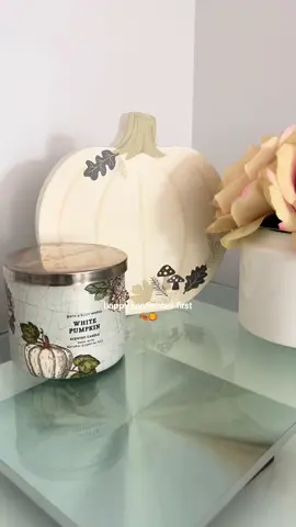 Spooky season is here🍂 #fall #newseason #halloween #spookyseason #sleepyhollow #cozyvibes #sweaterweather #roomdecor #candles #studyhacks 