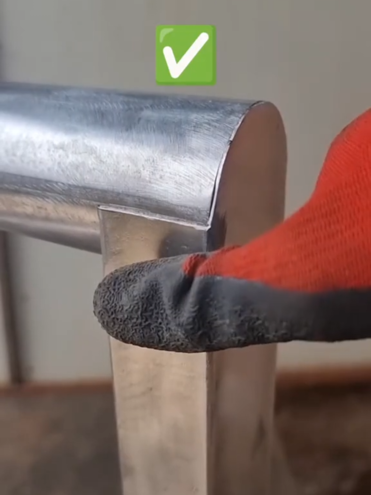 connecting holow pipes with a type of square iron that is rarely known by novice welders #fabrication #welder #cutting #skills#metalwork 
