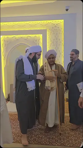 ليس كل ما تحبه سيحبك، وليس كل ما صادقت فيه سيخلص لك. Tidak semua yang kau cintai akan mencintaimu, dan tidak pula setiap yang kau tulusi akan tulus kepadamu. #fyp #fypシ #habibumarbinhafidz #quotestory #jordan 