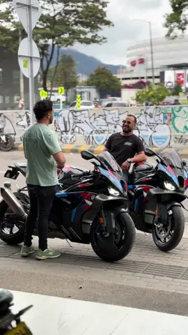 Las únicas 2 BMW M1000RR 2025 en Bogotá 😎❤️‍🔥 #superbikes #fypシ゚ #viral 