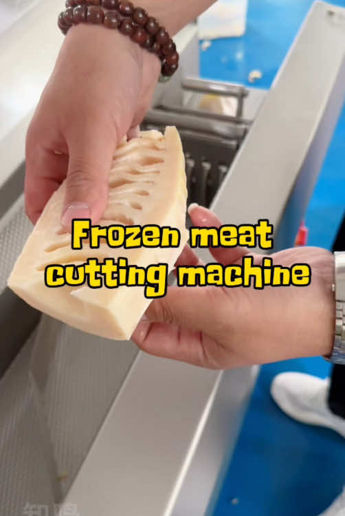 Machine for shredding frozen meat#cut #Foodmachinery #meatcutter #meatslicer #TikTok #frozenmeat #sandwich