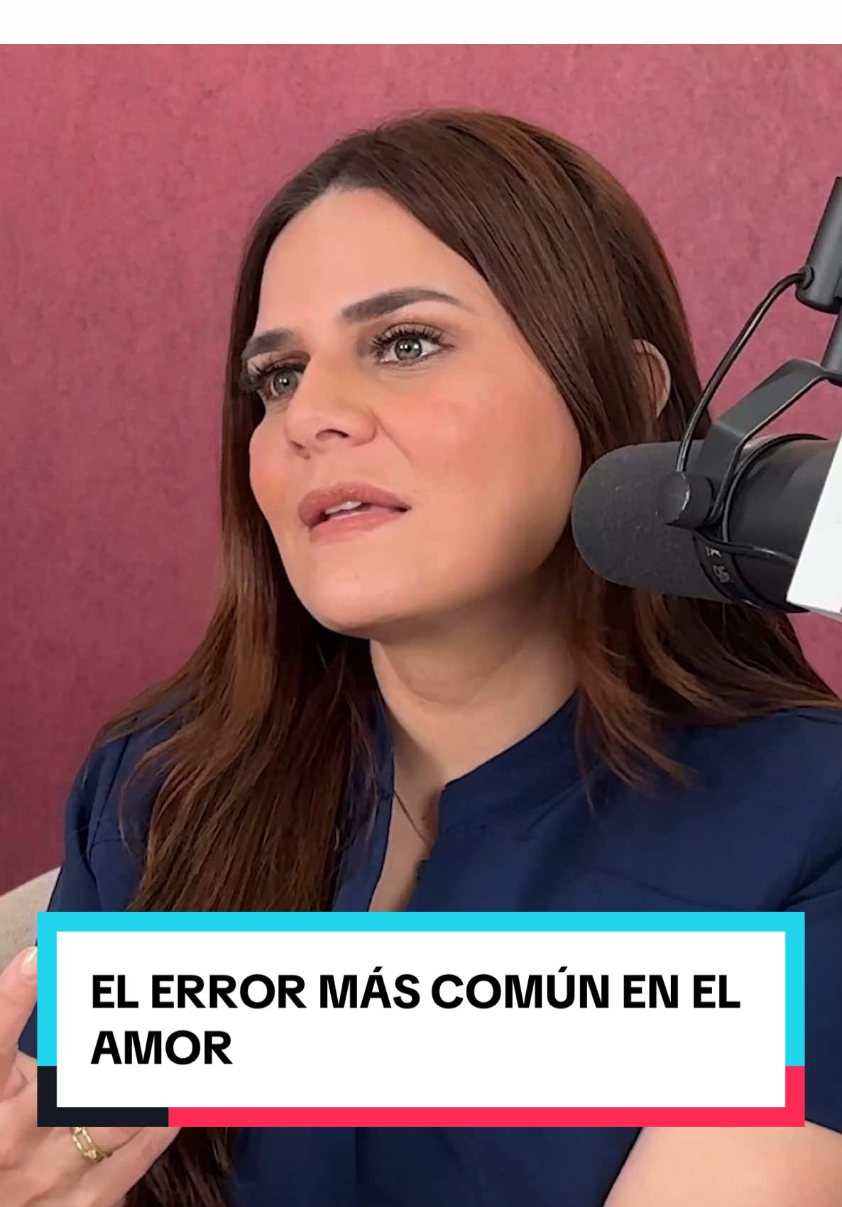 ¿Alguna vez has deseado que tu pareja cambie? Pensar: “Si fuera más cariñoso… si dejara de ser tan frío… si se esforzara más, todo estaría mejor” parece normal, pero en realidad puede ser una trampa peligrosa. Intentar transformar al otro no siempre es amor: muchas veces es un reflejo de nuestras heridas emocionales y termina destruyendo la relación. La pregunta clave es: ¿es realmente amor lo que sientes, o una ilusión de lo que esperas que esa persona llegue a ser? #parejas #amor #relaciones #amorpropio #psicologia 