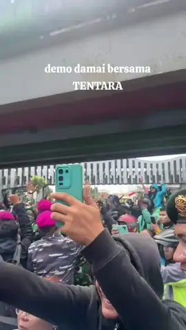 demo damai bersama bapak bapak tentara.#delima #tni #demo #demojakarta #demohariini 