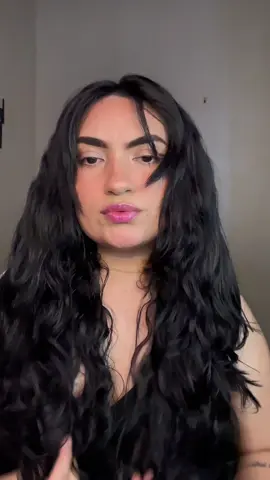 O que eu faço no day after para ativar as minhas ondas novamente 💞 1- umedeço  2- aplico óleo reparador  3- por último leavin  #dayafter #cabeloperfeito #cachosperfeitos #belezareal #finalizacaodeonduladas 
