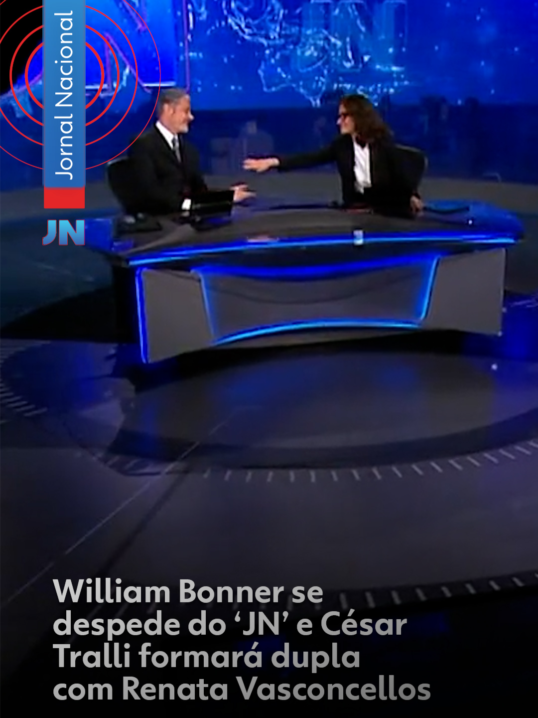 📺Mudança na bancada - Nesta segunda-feira (1º), dia em que o #JornalNacional comemora seus 56 anos, a edição de aniversário será marcada também pelo anúncio da despedida de William Bonner, o âncora com mais tempo à frente da bancada do #JN.  São 29 anos como apresentador e 26 anos acumulando também a função de editor-chefe. Bonner ficará no comando do telejornal até 3 de novembro, quando César Tralli assumirá o posto de âncora ao lado de Renata Vasconcellos. Como editora-chefe, assumirá a atual editora-chefe adjunta do JN e parceira de Bonner há seis anos nesta função, Cristiana Sousa Cruz. E, a partir do ano que vem, William Bonner se juntará à Sandra Annenberg na apresentação do #GloboRepórter. Para estar à frente do #JornalHoje, foi convidado Roberto Kovalick, e Tiago Scheuer passará a comandar o Hora Um, abrindo o dia com as primeiras notícias. Há cerca de cinco anos, a Globo e o apresentador e editor-chefe do JN vêm trabalhando juntos e construindo a sua substituição e troca de função. Bonner manifestou desejo de abrir mão de funções executivas e da atuação no jornalismo diário para ter mais tempo para sua família e atividades pessoais. Veja mais clicando em 'leia o artigo' #g1 #williambonner #cesartralli #renatavasconcellos #robertokovalick #tiagoscheuer #sandraannenmberg #tiktoknotícias