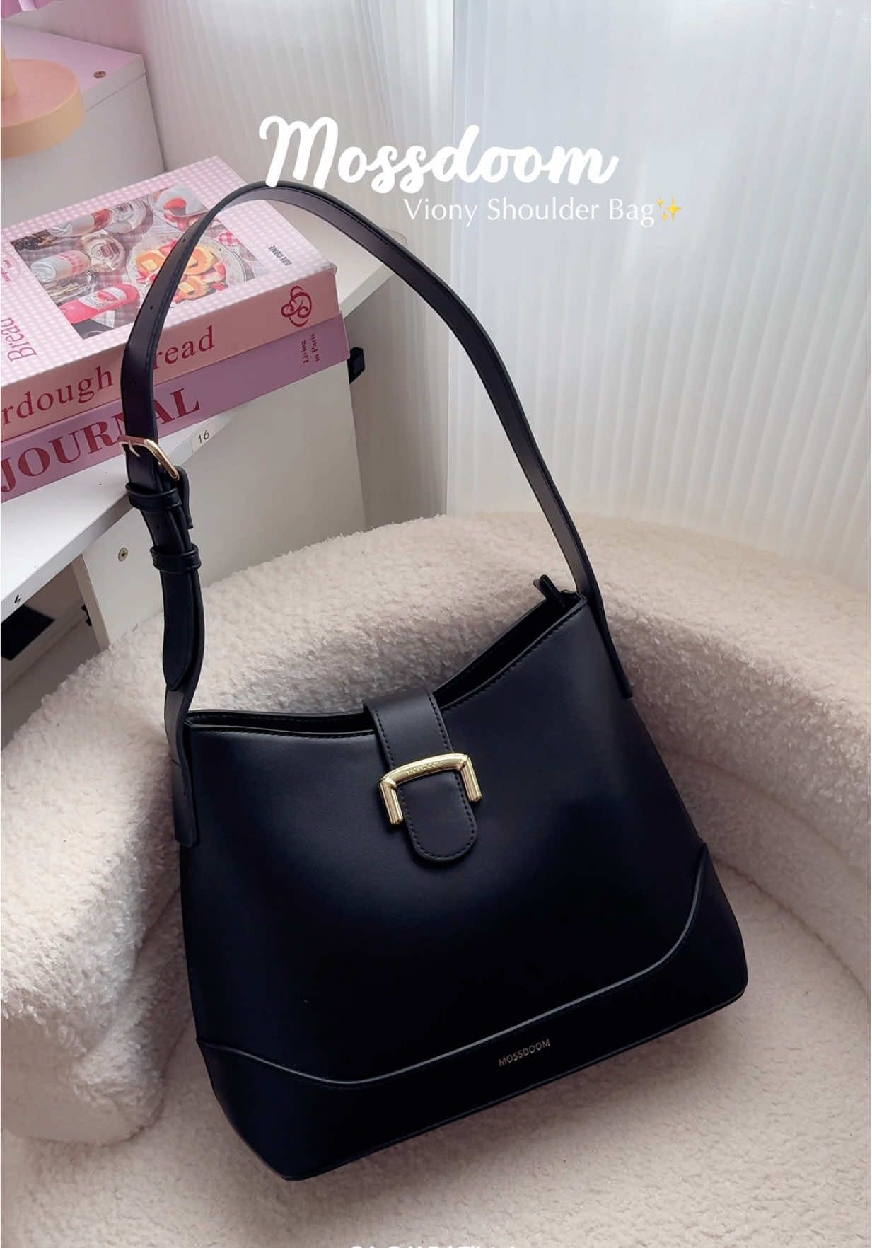 Current obsession : Classy black bag! 👜✨ #bag #womensbag #shoulderbag #blackbag #classybag 