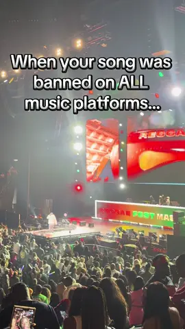 And y’all they never circled back to perform the entire song! 😭😭 But yes Chi Chi Man by T.O.K is 100% one of the best rissims out there! This went crazy at Barclays Crnter for Reggae Fest Massive. What a time to be alive!  #reggaefest #brooklyn #barclays #jamaicantiktok 
