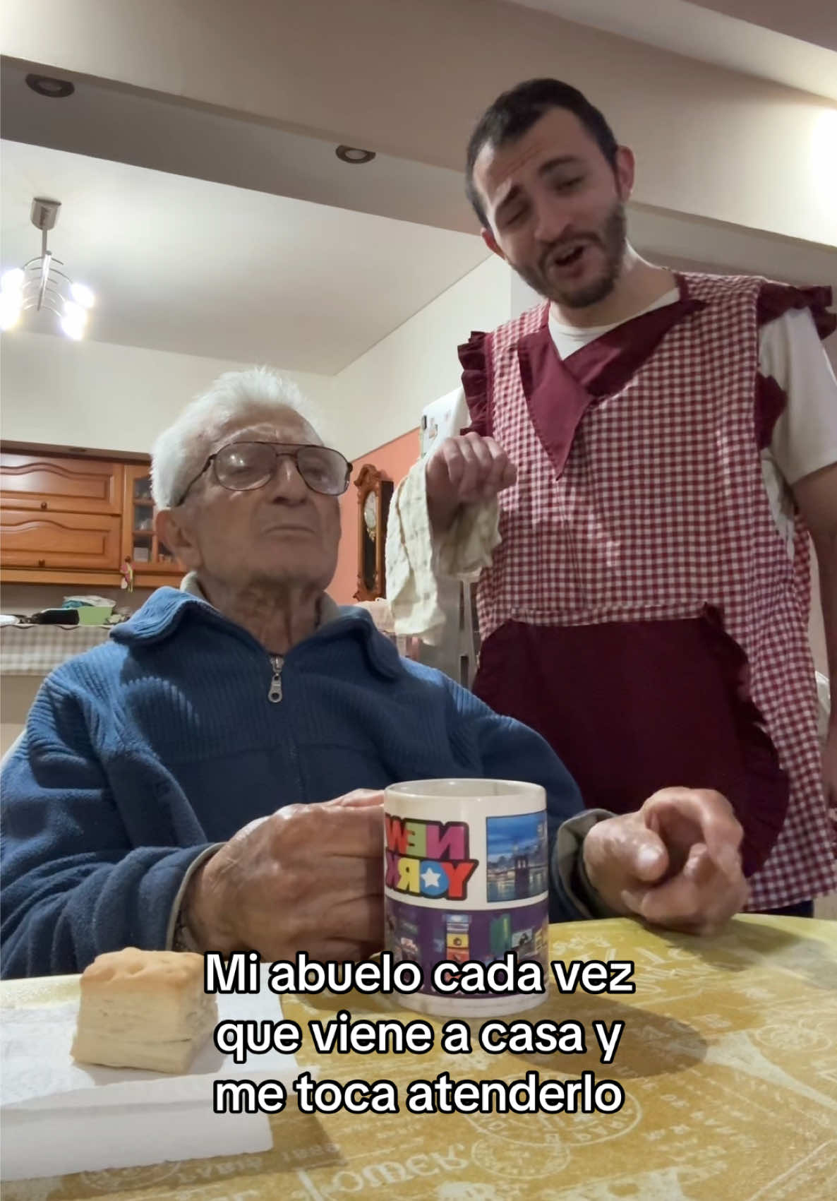 El rey de la casa 🤨 /Ig:sebaa_ariass/ #humor #gracioso #divertido #abuelo #risas 