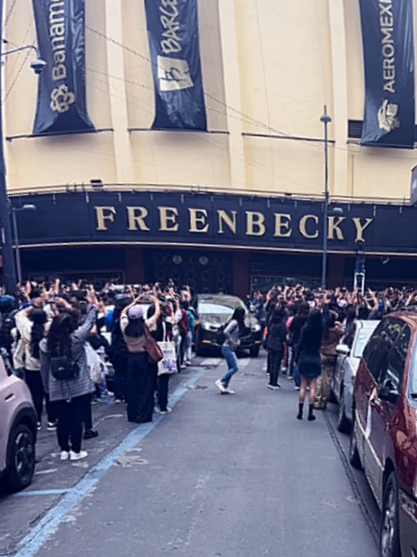 efforts banget sampe gedungnya di namai Freenbecky 🥰🤧 #freenbecky #srchafreen #beckyarmstrong  #FreenBecky1stFMinMexicoCity #FreenBeckyWelcomeToLATAM 