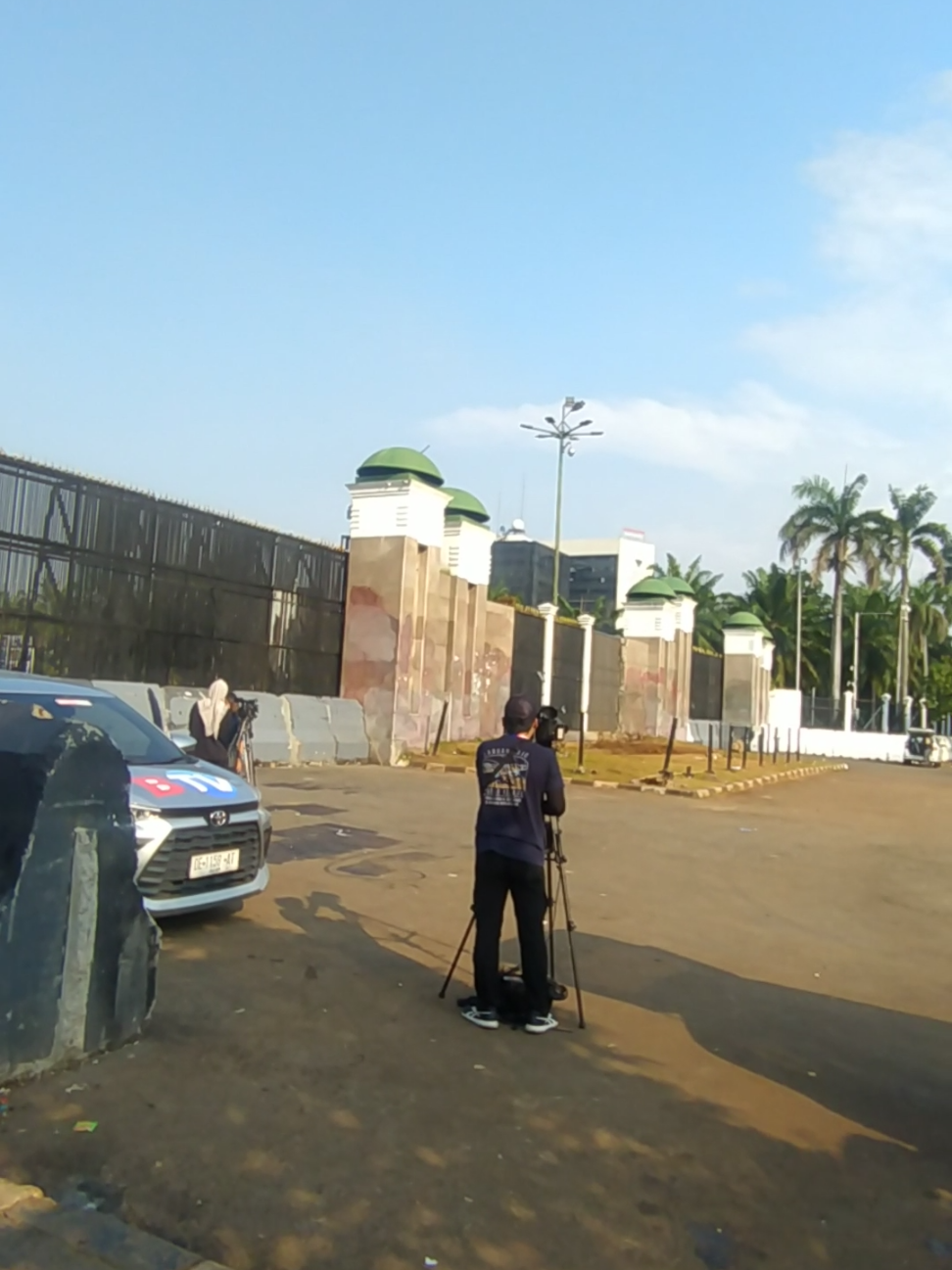 Situasi terkini  di depan gedung DPR/MPR jakarta (2 september 2025) pkl 7:54 #dpr #hariini #jakarta #JagaJakarta 