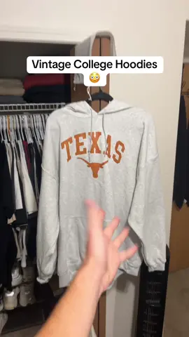 Perfect for back to school🙌 #colleg #vintage #hoodies #vintagehoodie #sports 