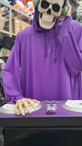 this dj is pretty cool 